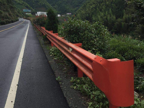 噴塑三波護(hù)欄板